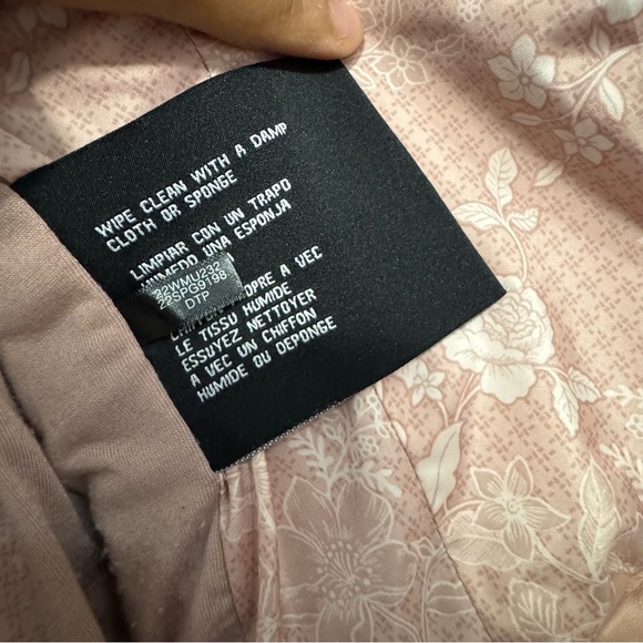 Stylish leather jacket by Guess. - Picture 4 of 12